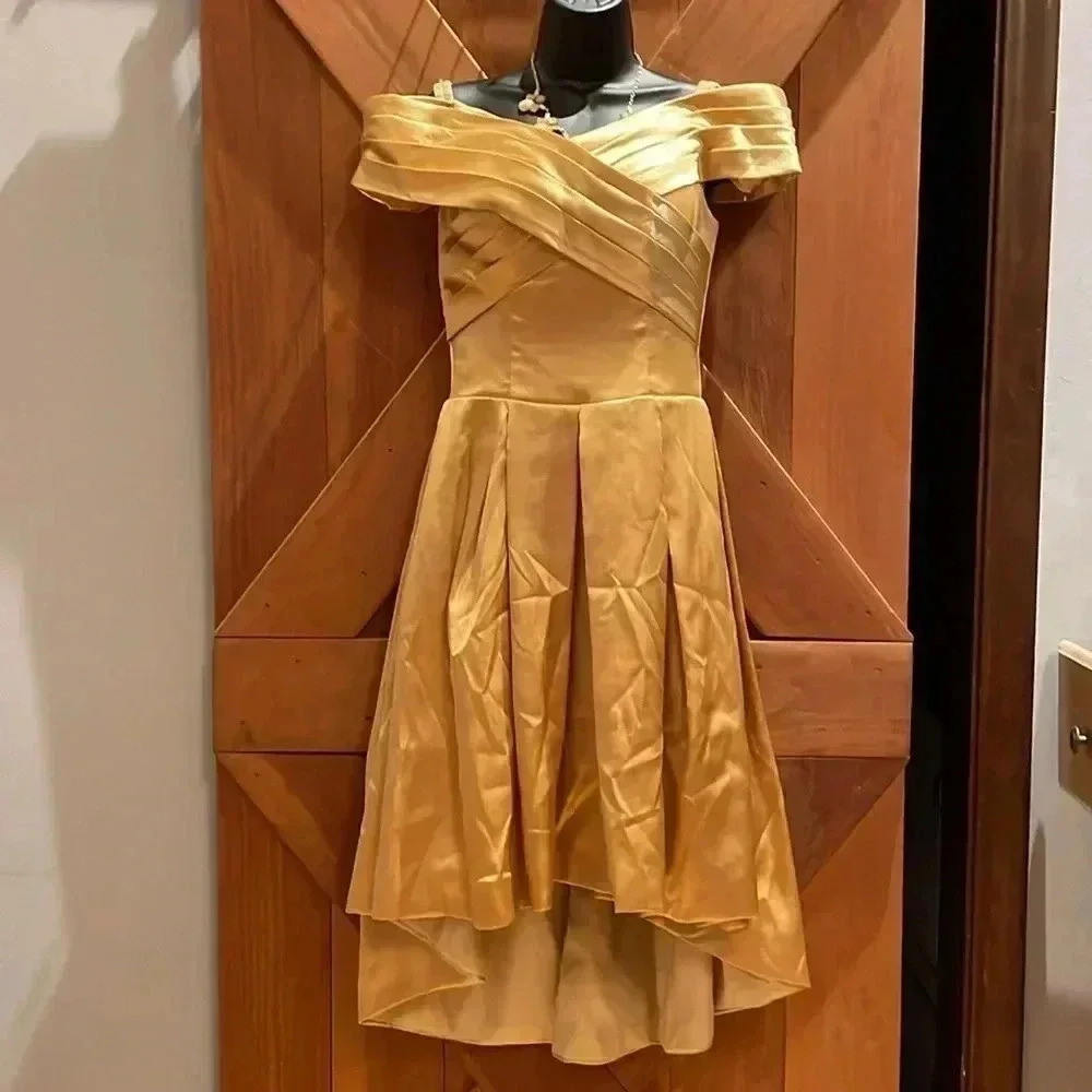 Gold Silky dress 🌹
